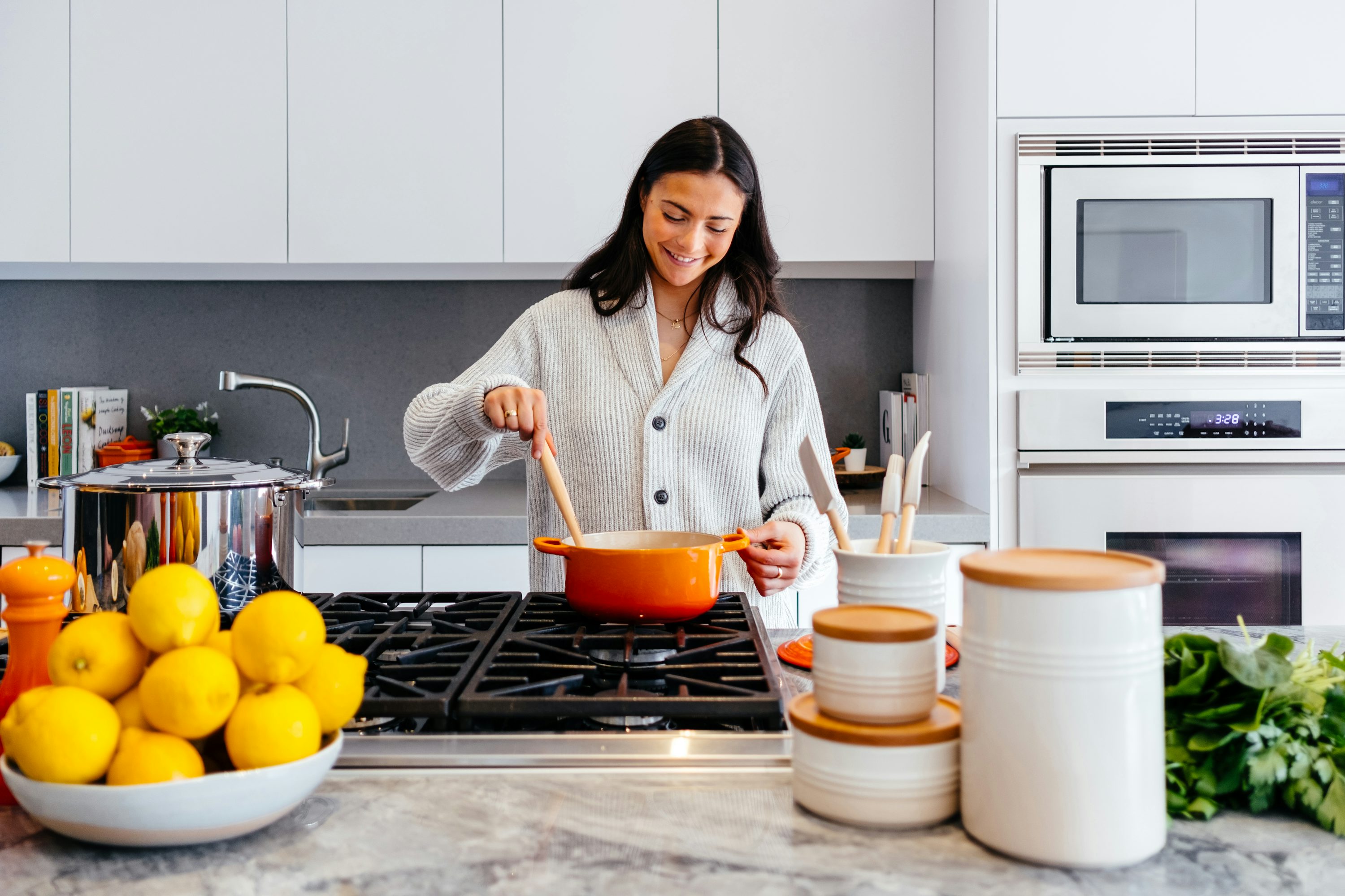 Mulher cozinhando